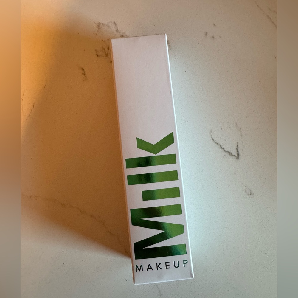 Milk Makeup Hydro Grip Set + Refresh Spray
hydrating setting spray